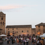 CASTILLO DE AINSA 2023 PLAZA MAYOR VINO SOMONTANO KOMANDO KOMARE AINSA FESTIVAL CASTILLO DE AINSA 2023 PLAZA MAYOR VINO SOMONTANO
